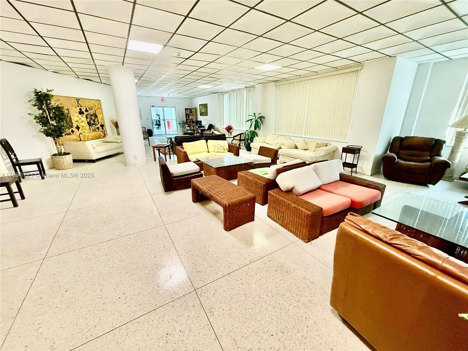 En Venta: $293,000 (1 camas, 1 baños, 919 Pies cuadrados)