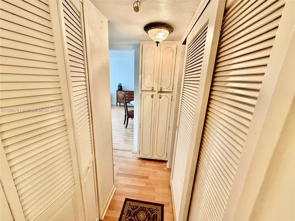 En Venta: $293,000 (1 camas, 1 baños, 919 Pies cuadrados)