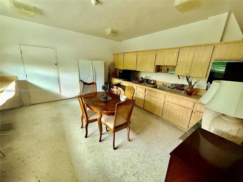 En Venta: $293,000 (1 camas, 1 baños, 919 Pies cuadrados)