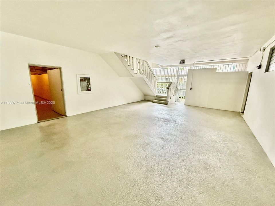 En Venta: $293,000 (1 camas, 1 baños, 919 Pies cuadrados)