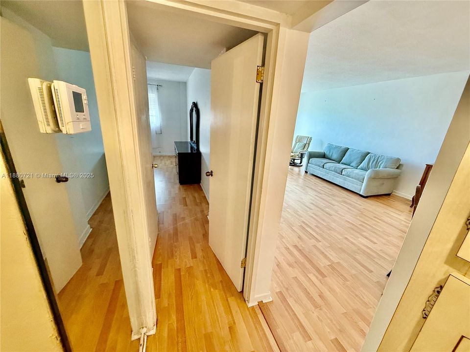 En Venta: $293,000 (1 camas, 1 baños, 919 Pies cuadrados)