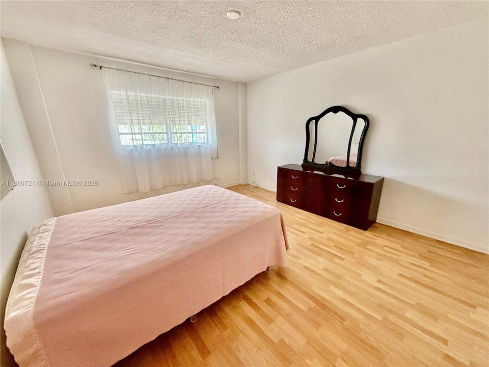 En Venta: $293,000 (1 camas, 1 baños, 919 Pies cuadrados)