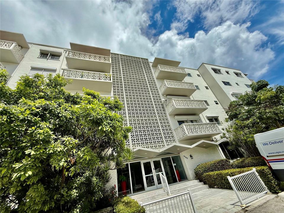 En Venta: $293,000 (1 camas, 1 baños, 919 Pies cuadrados)