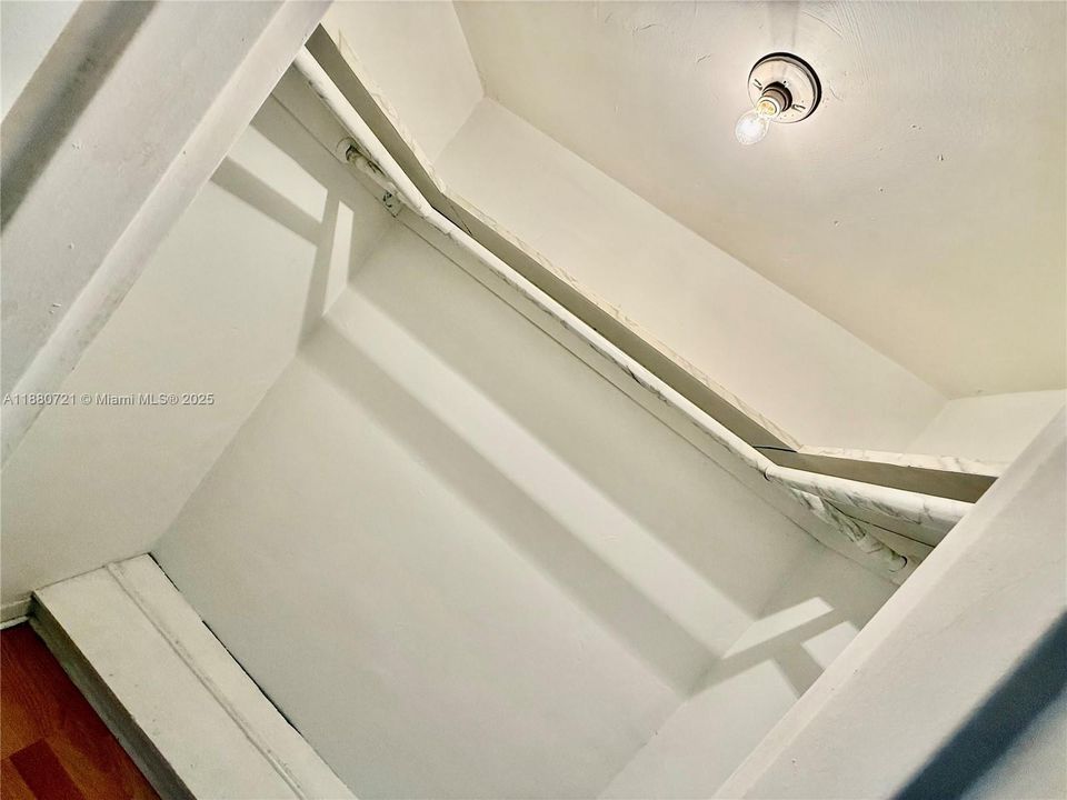 En Venta: $293,000 (1 camas, 1 baños, 919 Pies cuadrados)