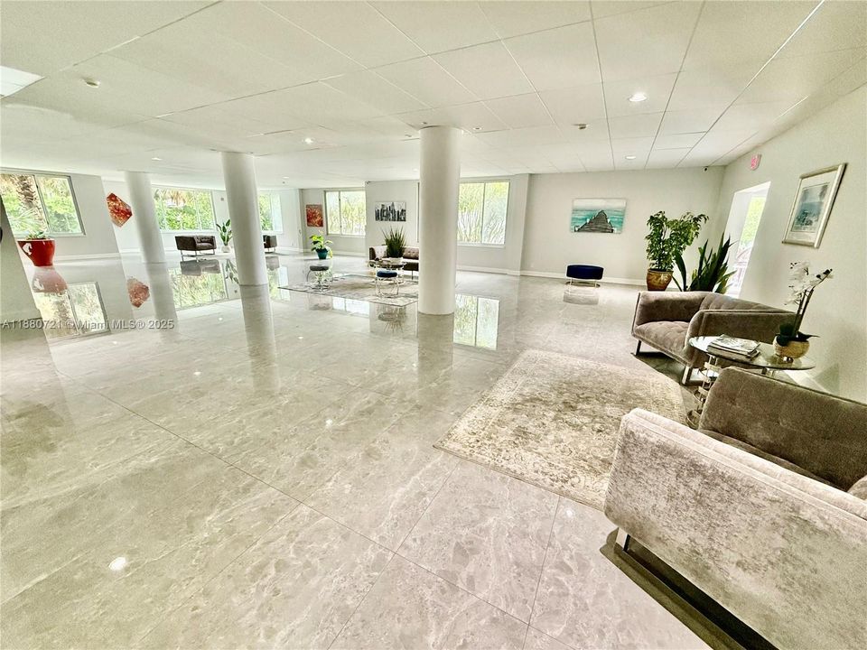 En Venta: $293,000 (1 camas, 1 baños, 919 Pies cuadrados)