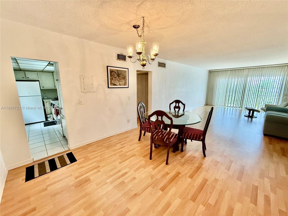 En Venta: $293,000 (1 camas, 1 baños, 919 Pies cuadrados)