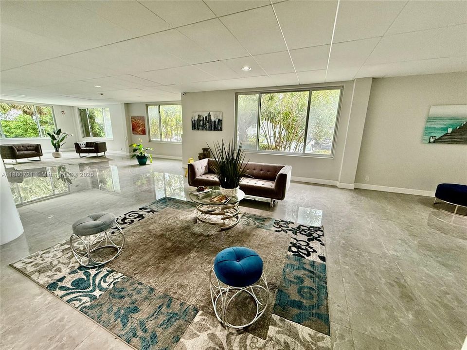 En Venta: $293,000 (1 camas, 1 baños, 919 Pies cuadrados)