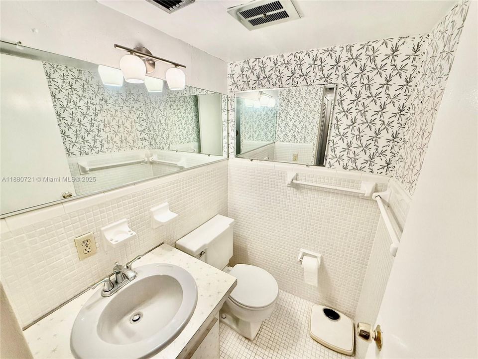 En Venta: $293,000 (1 camas, 1 baños, 919 Pies cuadrados)