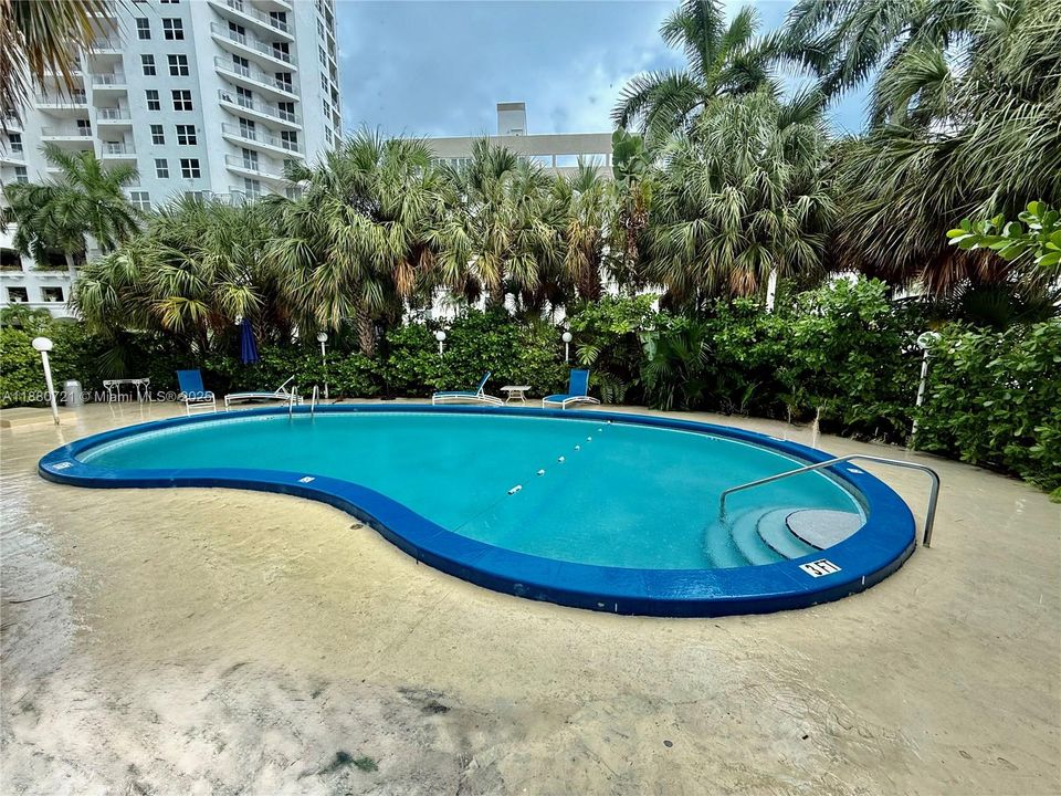 En Venta: $293,000 (1 camas, 1 baños, 919 Pies cuadrados)