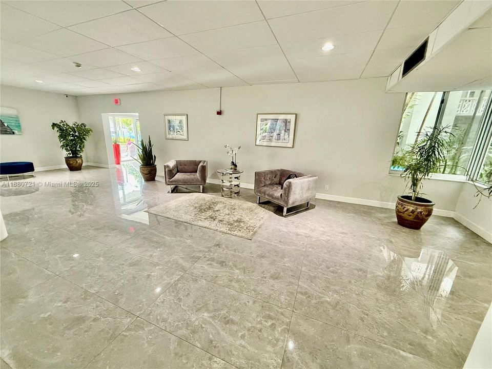 En Venta: $293,000 (1 camas, 1 baños, 919 Pies cuadrados)