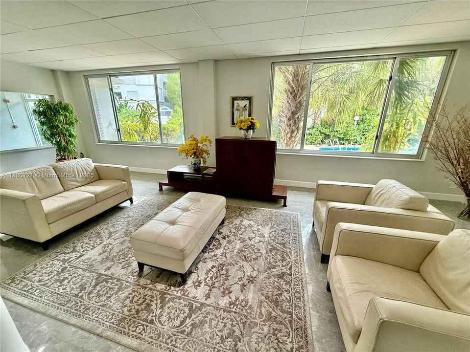 En Venta: $293,000 (1 camas, 1 baños, 919 Pies cuadrados)