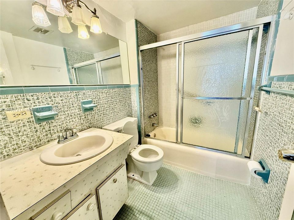 En Venta: $293,000 (1 camas, 1 baños, 919 Pies cuadrados)