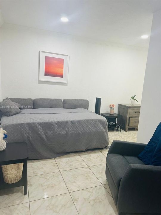 Под контрактом: $1,650 (1 спален, 1 ванн, 0 Квадратных фут)