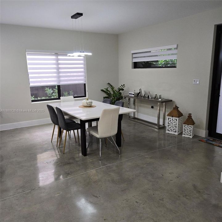 En Venta: $730,000 (3 camas, 2 baños, 1590 Pies cuadrados)