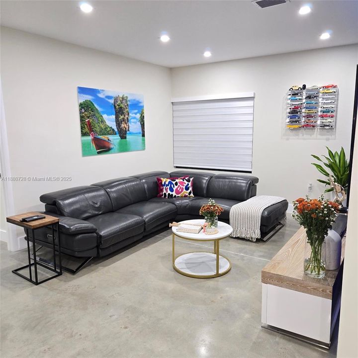 En Venta: $730,000 (3 camas, 2 baños, 1590 Pies cuadrados)