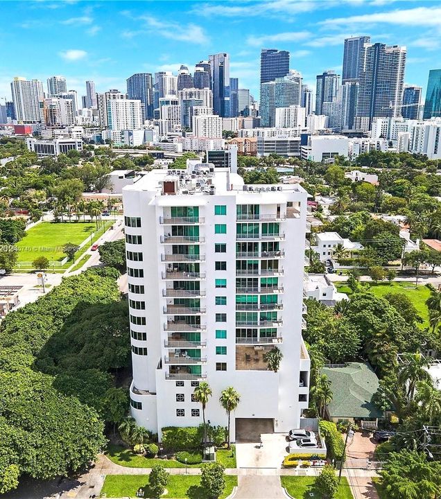 最近售出: $395,000 (1 贝兹, 1 浴室, 698 平方英尺)