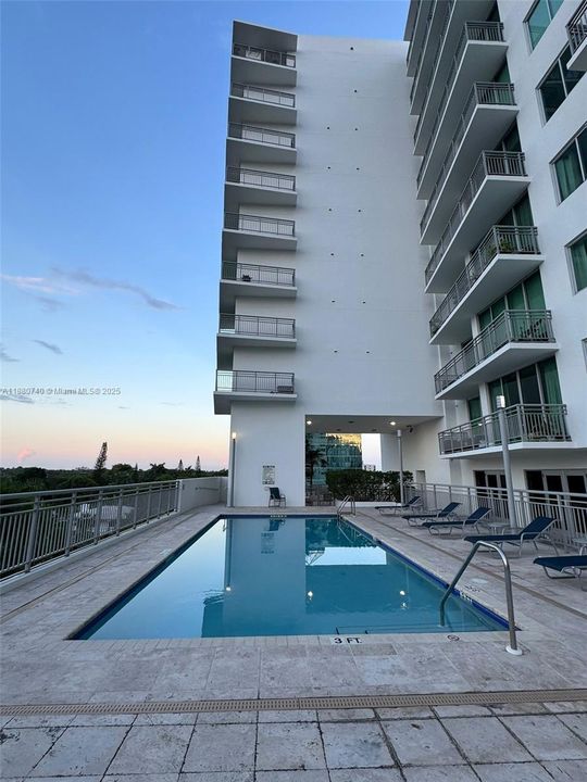 最近售出: $395,000 (1 贝兹, 1 浴室, 698 平方英尺)