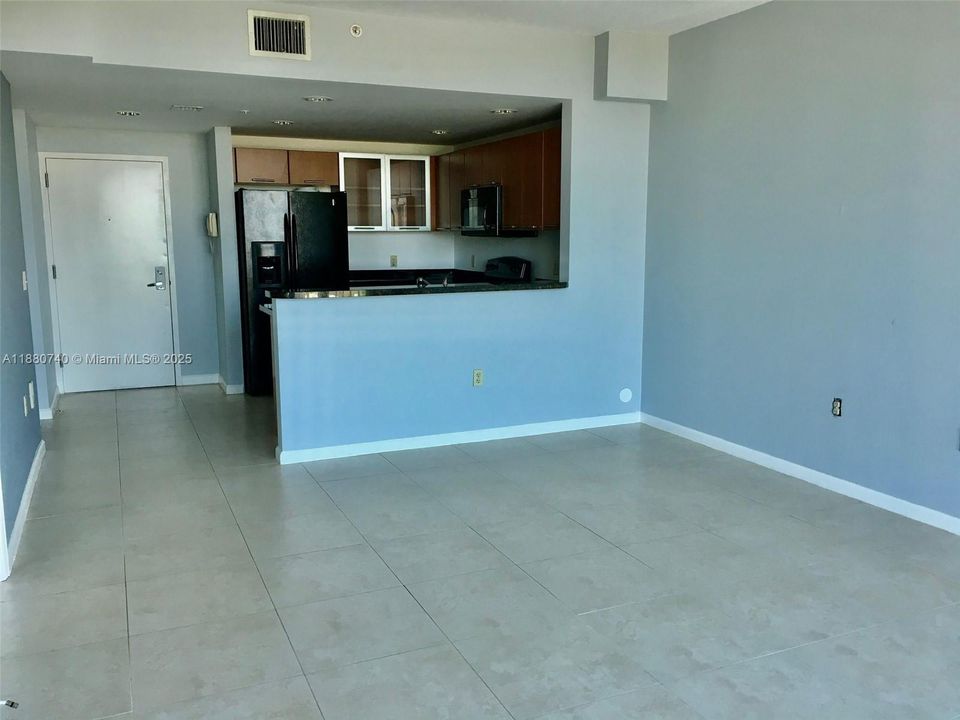 最近售出: $395,000 (1 贝兹, 1 浴室, 698 平方英尺)