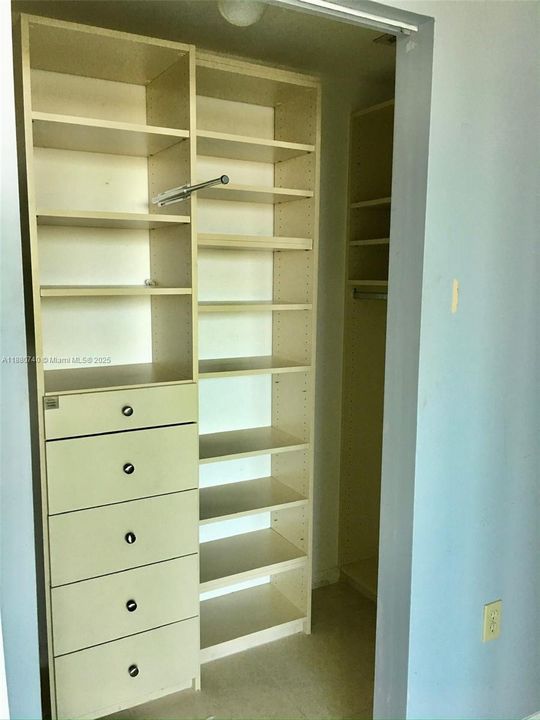 最近售出: $395,000 (1 贝兹, 1 浴室, 698 平方英尺)