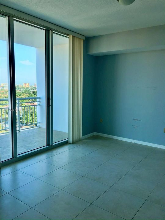 最近售出: $395,000 (1 贝兹, 1 浴室, 698 平方英尺)