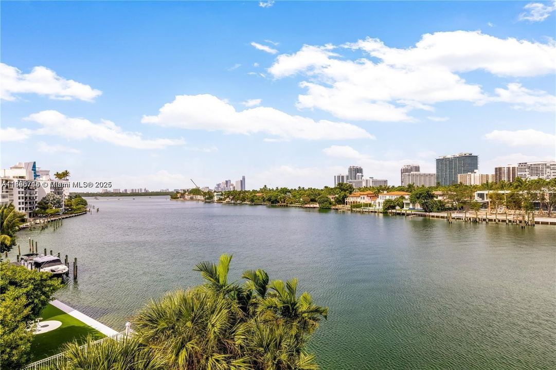 На продажу: $995,000 (2 спален, 2 ванн, 1143 Квадратных фут)