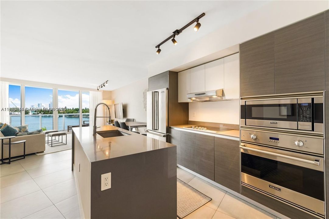 На продажу: $995,000 (2 спален, 2 ванн, 1143 Квадратных фут)