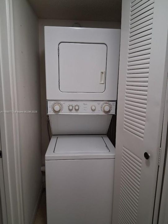 WASHER/DRYER CLOSET