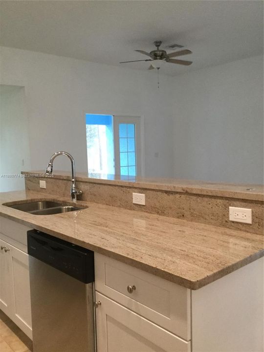 出租: $2,280 (3 贝兹, 2 浴室, 0 平方英尺)