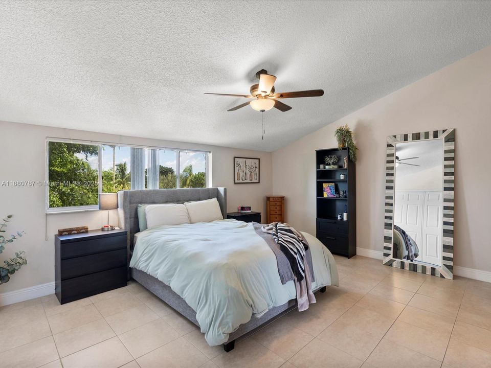 Recently Sold: $265,000 (3 beds, 2 baths, 1350 Square Feet)