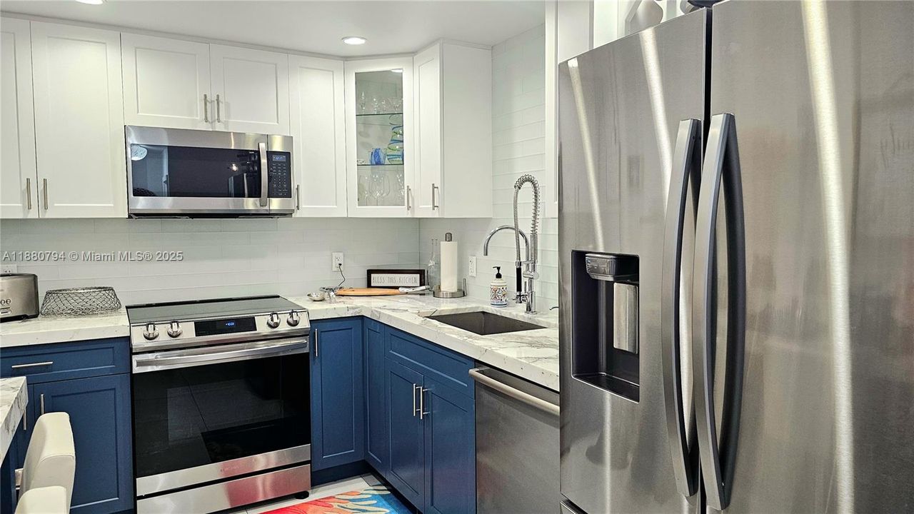 Под контрактом: $3,500 (1 спален, 1 ванн, 870 Квадратных фут)