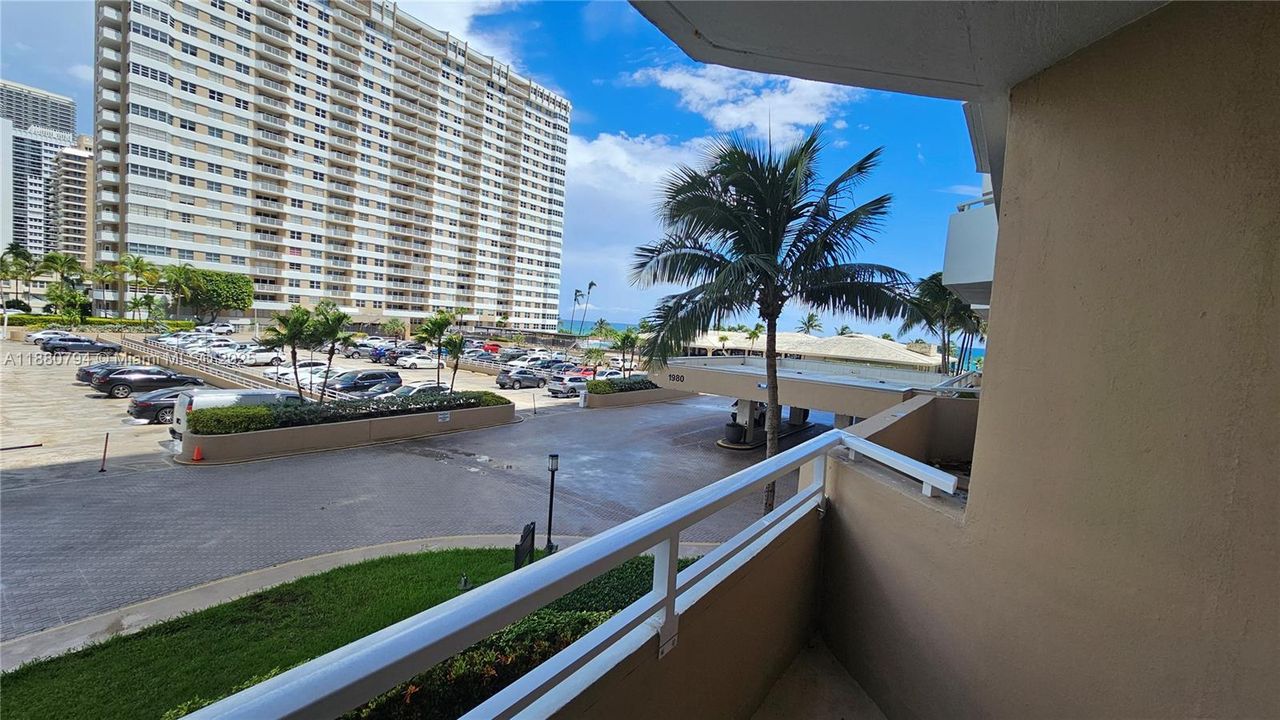 Под контрактом: $3,500 (1 спален, 1 ванн, 870 Квадратных фут)