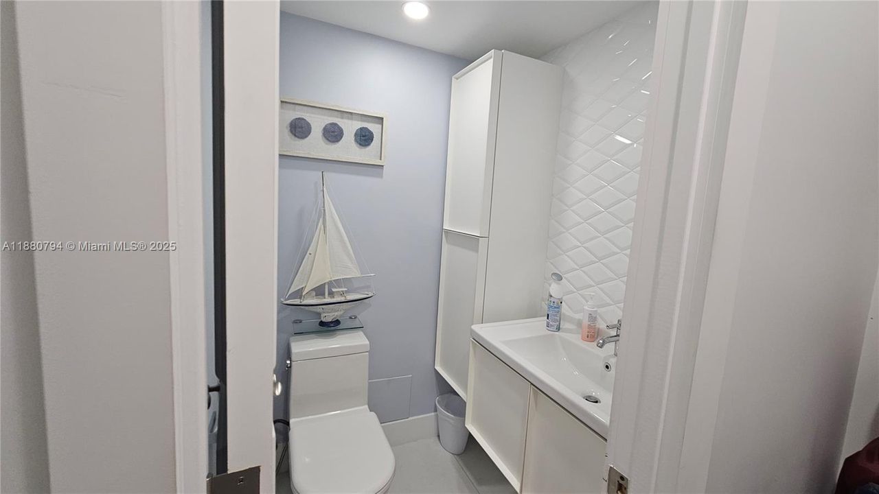 Под контрактом: $3,500 (1 спален, 1 ванн, 870 Квадратных фут)