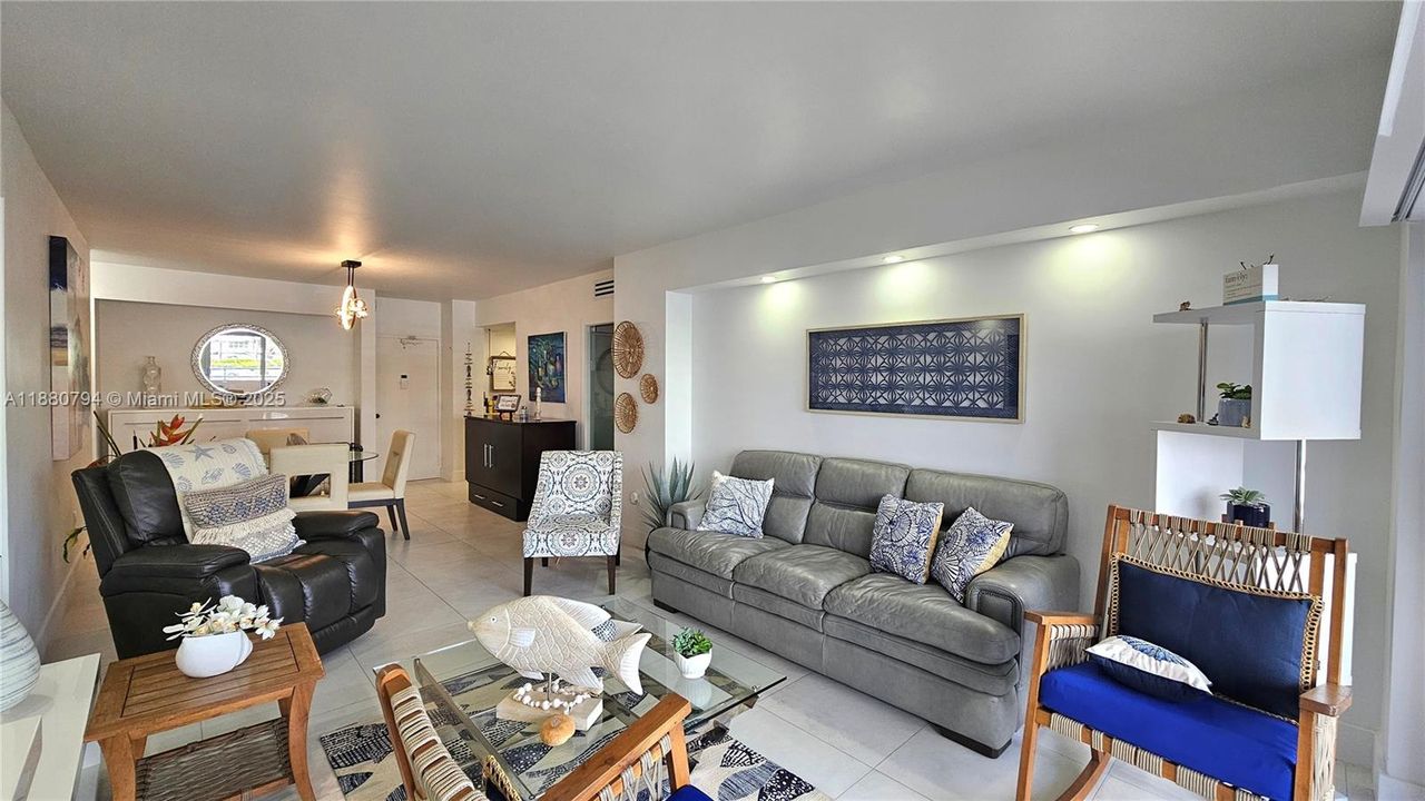 Под контрактом: $3,500 (1 спален, 1 ванн, 870 Квадратных фут)