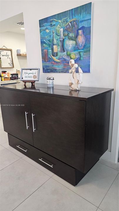 Под контрактом: $3,500 (1 спален, 1 ванн, 870 Квадратных фут)