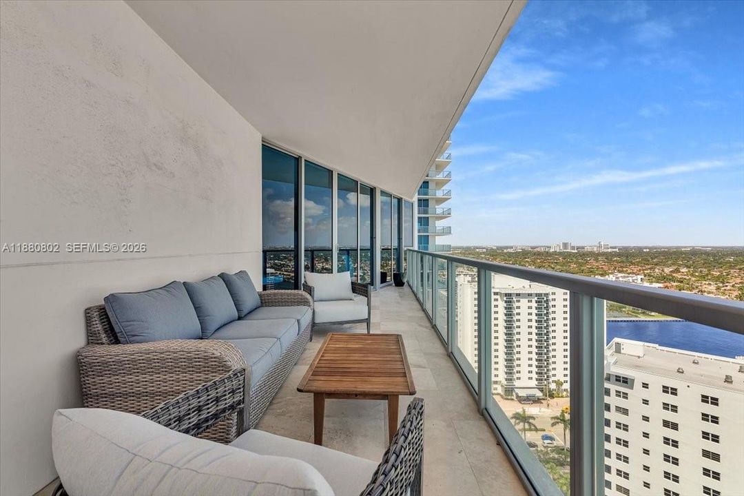 For Sale: $1,895,000 (3 beds, 3 baths, 2627 Square Feet)
