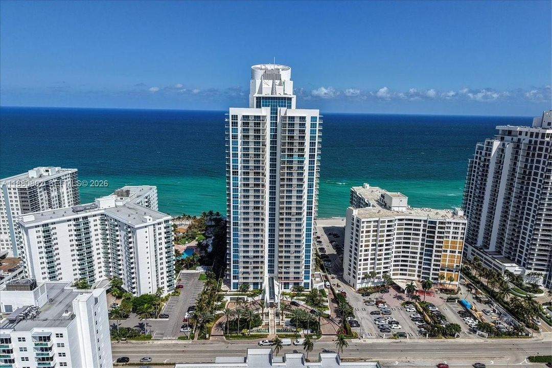 For Sale: $1,895,000 (3 beds, 3 baths, 2627 Square Feet)