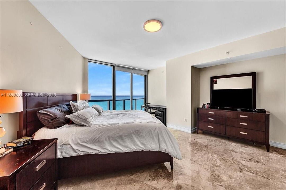 For Sale: $1,895,000 (3 beds, 3 baths, 2627 Square Feet)