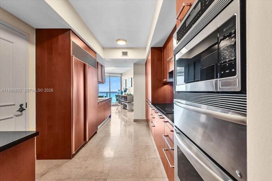 For Sale: $1,895,000 (3 beds, 3 baths, 2627 Square Feet)