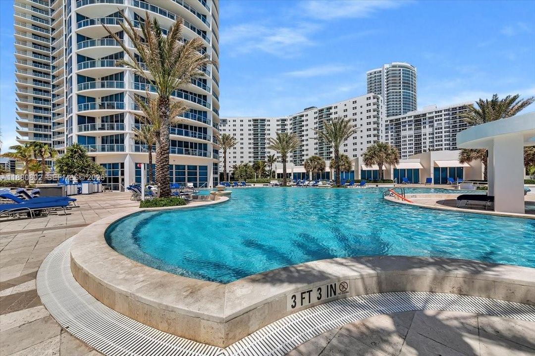 For Sale: $1,895,000 (3 beds, 3 baths, 2627 Square Feet)
