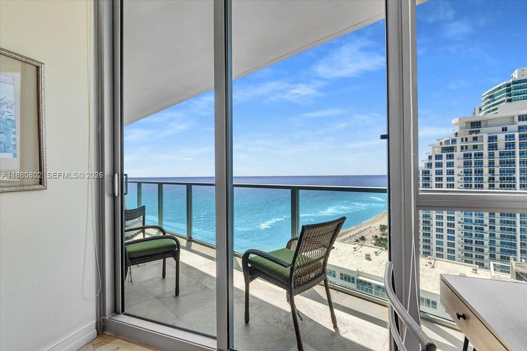 For Sale: $1,895,000 (3 beds, 3 baths, 2627 Square Feet)