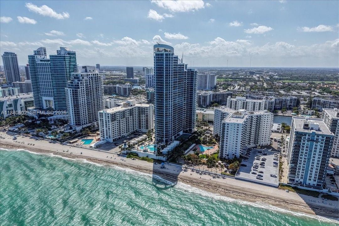 For Sale: $1,895,000 (3 beds, 3 baths, 2627 Square Feet)
