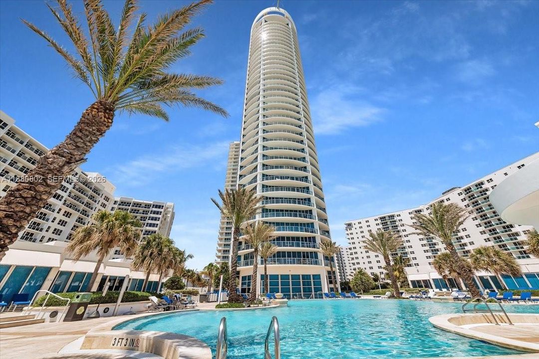 For Sale: $1,895,000 (3 beds, 3 baths, 2627 Square Feet)