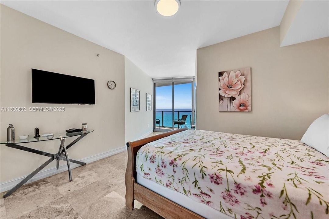 For Sale: $1,895,000 (3 beds, 3 baths, 2627 Square Feet)