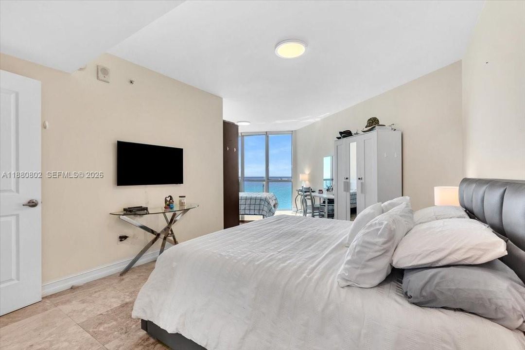 For Sale: $1,895,000 (3 beds, 3 baths, 2627 Square Feet)