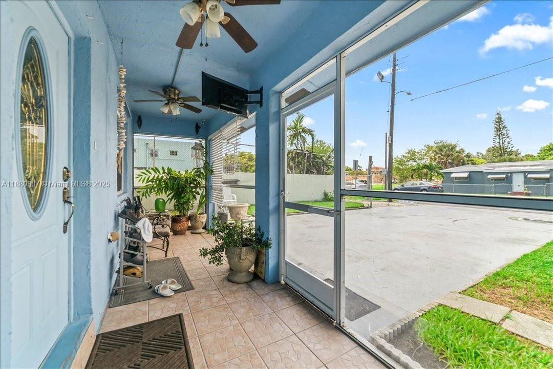 For Sale: $500,000 (4 beds, 2 baths, 1254 Square Feet)