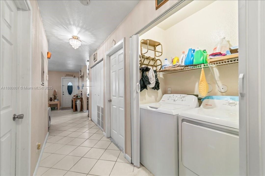 For Sale: $500,000 (4 beds, 2 baths, 1254 Square Feet)