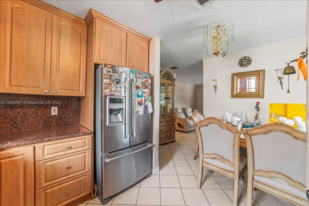 For Sale: $500,000 (4 beds, 2 baths, 1254 Square Feet)