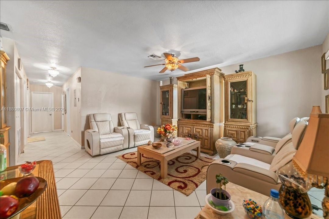 For Sale: $500,000 (4 beds, 2 baths, 1254 Square Feet)