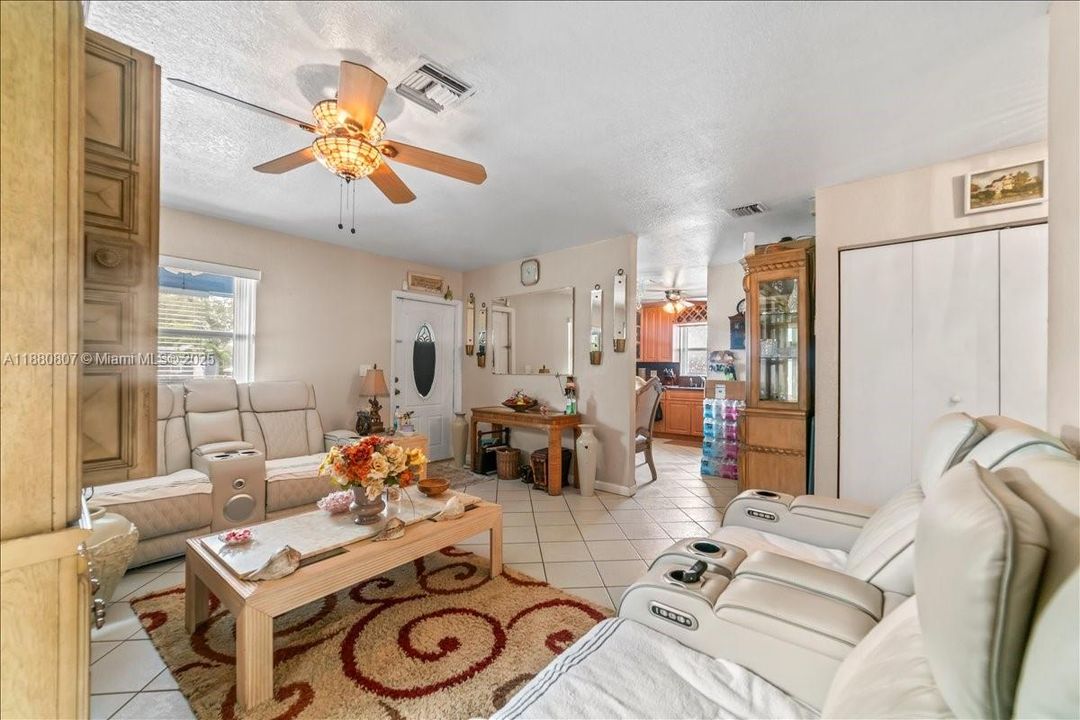 For Sale: $500,000 (4 beds, 2 baths, 1254 Square Feet)