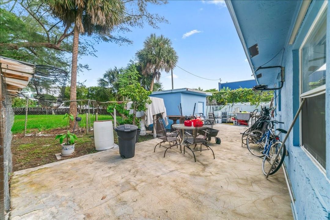 For Sale: $500,000 (4 beds, 2 baths, 1254 Square Feet)